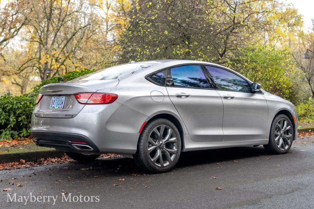 2015 Chrysler 200 Image 2