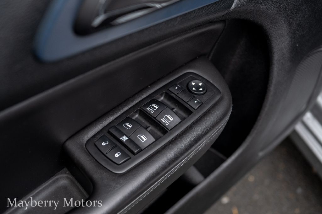 2015 Chrysler 200 Image 8