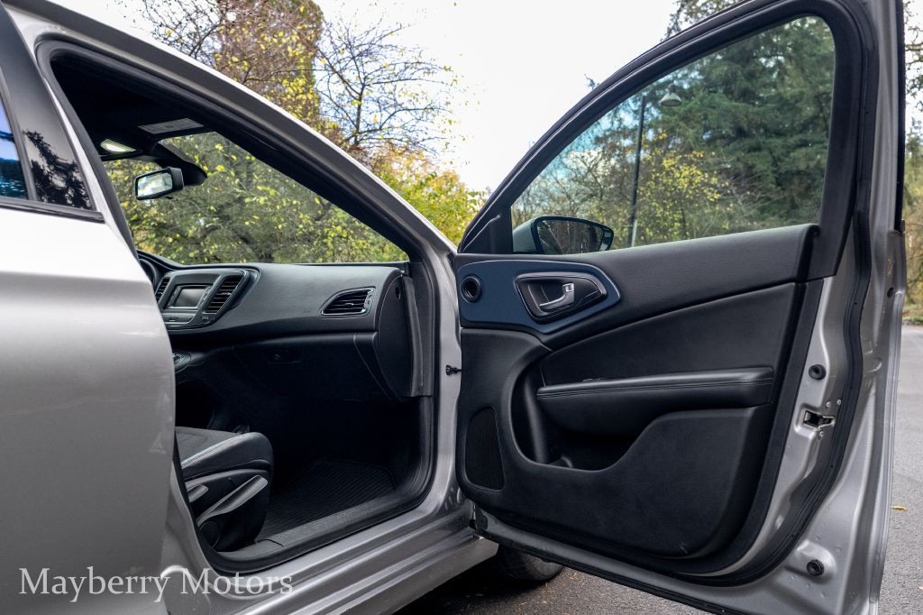 2015 Chrysler 200 Image 10