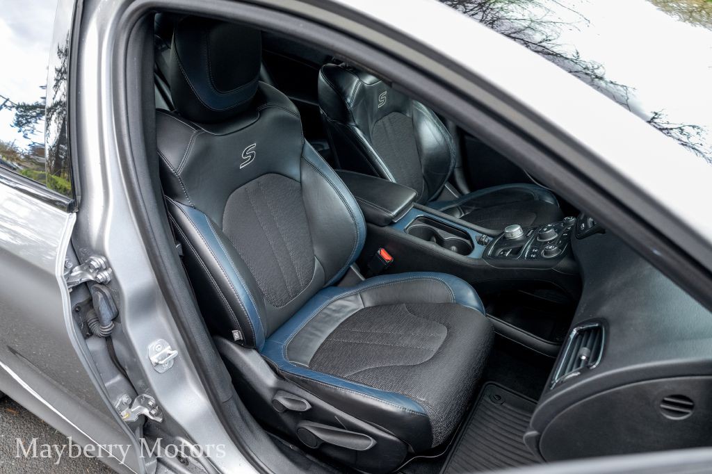 2015 Chrysler 200 Image 12