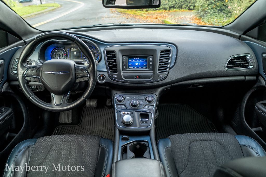 2015 Chrysler 200 Image 13
