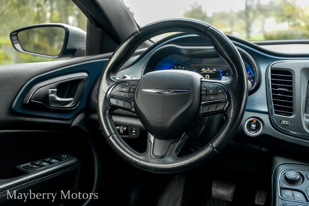 2015 Chrysler 200 Image 14