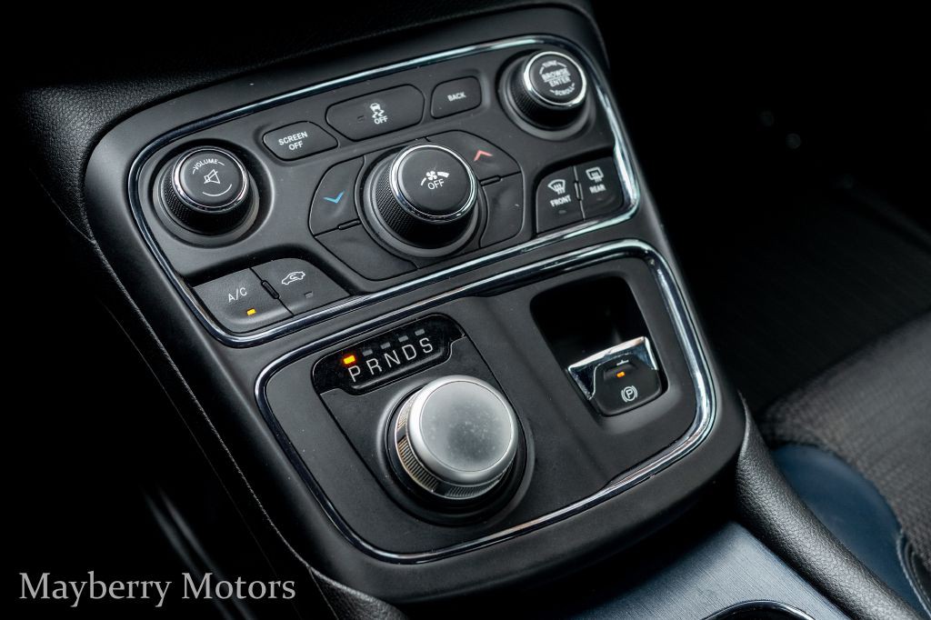 2015 Chrysler 200 Image 17