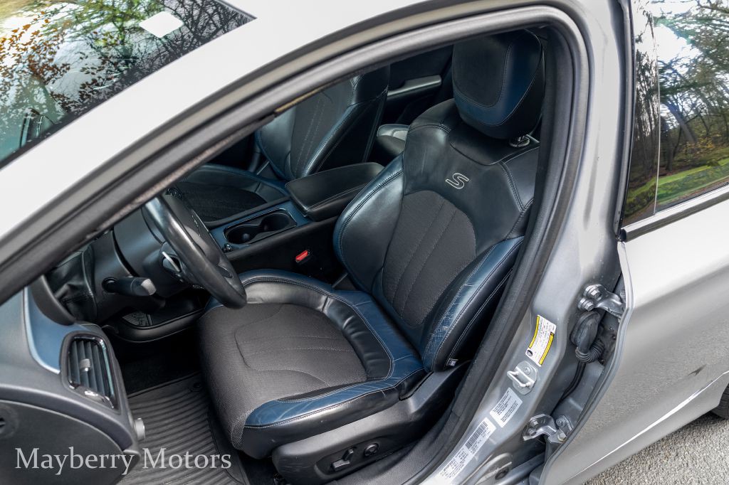 2015 Chrysler 200 Image 20