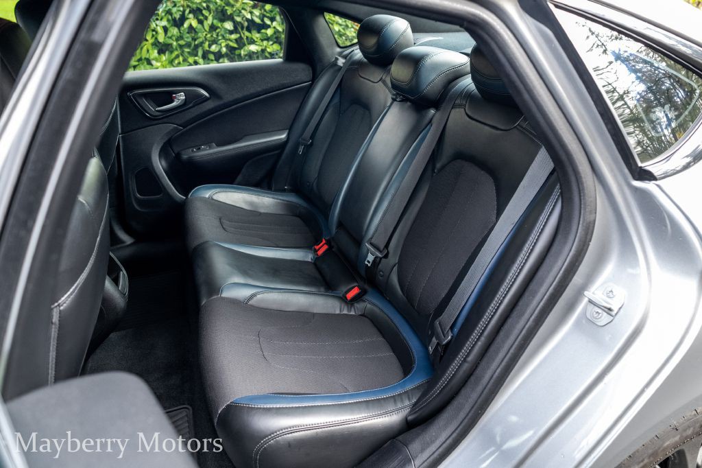 2015 Chrysler 200 Image 23