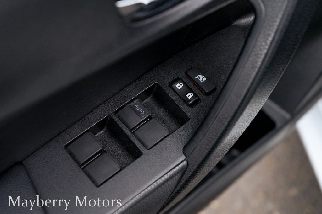 2017 Toyota Corolla Image 9