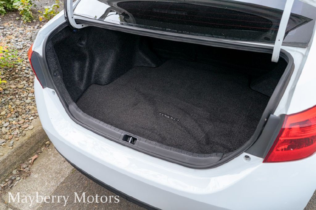 2017 Toyota Corolla Image 17