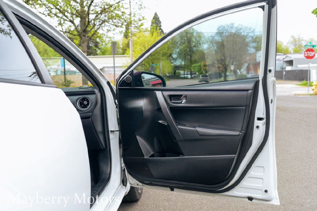 2017 Toyota Corolla Image 21