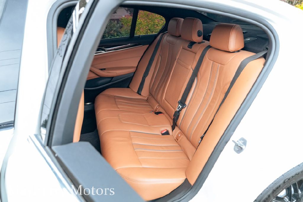 2019 BMW 5 Series Image 14