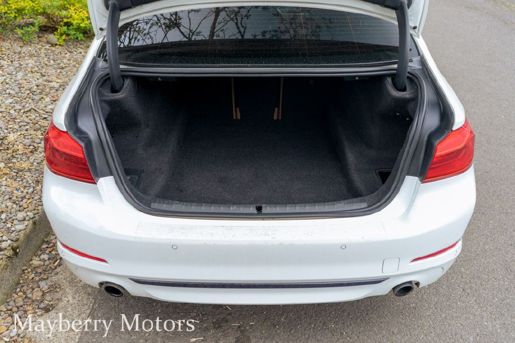 2019 BMW 5 Series Image 17