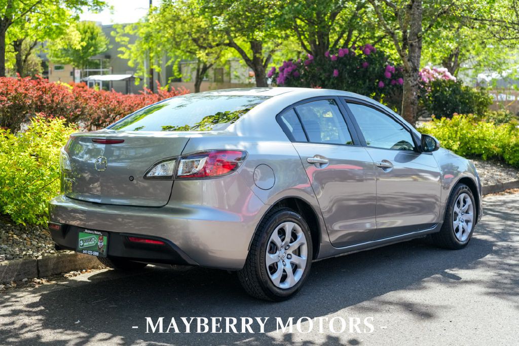 2011 Mazda Mazda3 Image 2