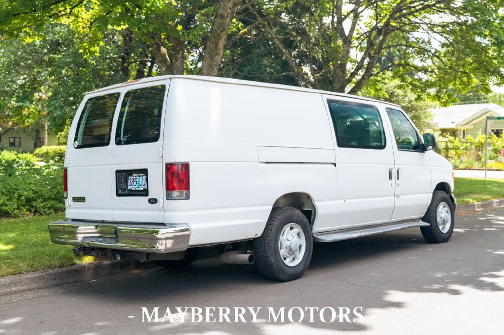 2006 Ford Econoline Image 2