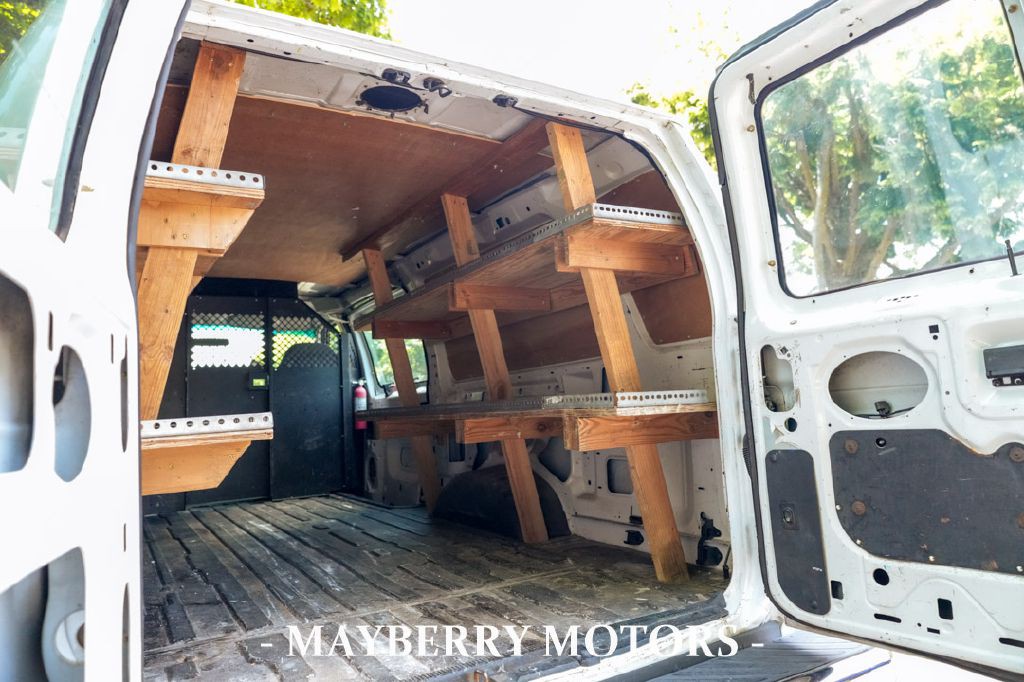 2006 Ford Econoline Image 3