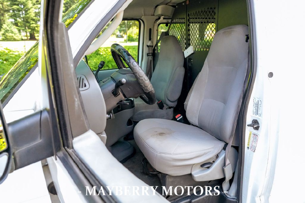 2006 Ford Econoline Image 13
