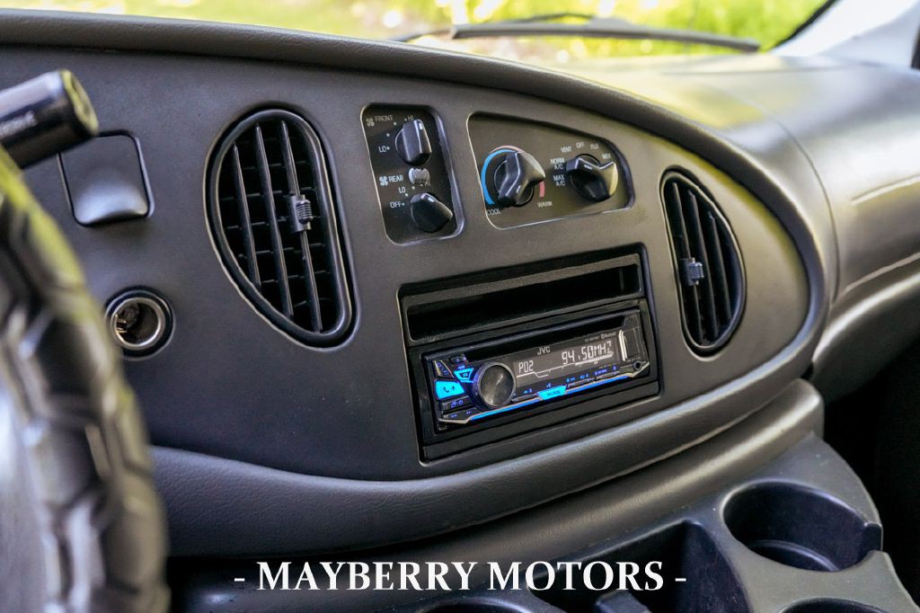 2006 Ford Econoline Image 24