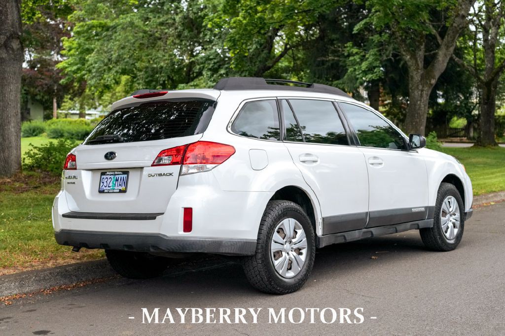2011 Subaru Outback Image 2
