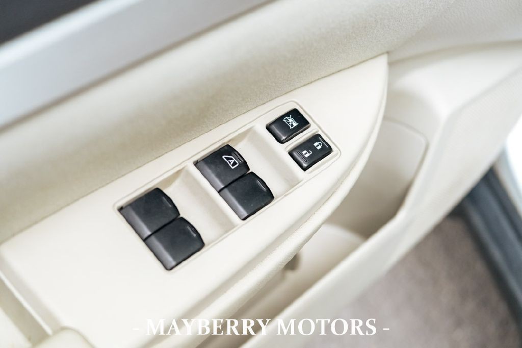 2011 Subaru Outback Image 8