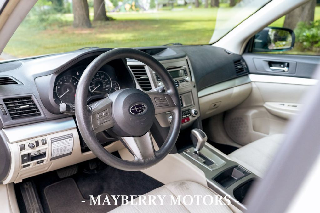 2011 Subaru Outback Image 9
