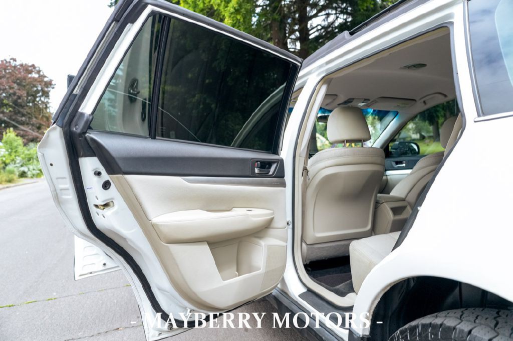 2011 Subaru Outback Image 12