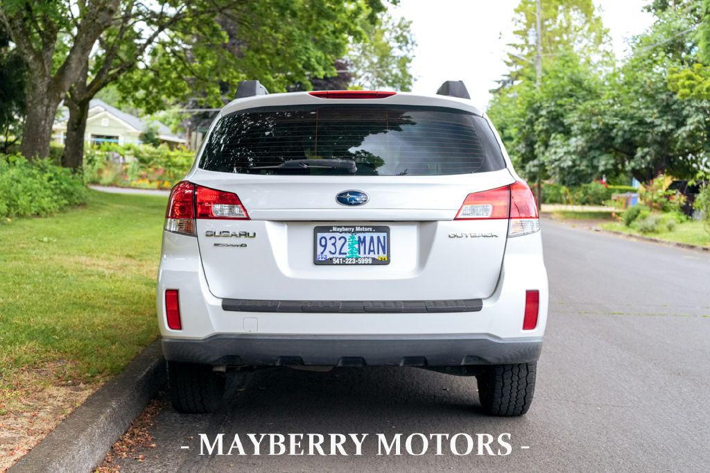 2011 Subaru Outback Image 15