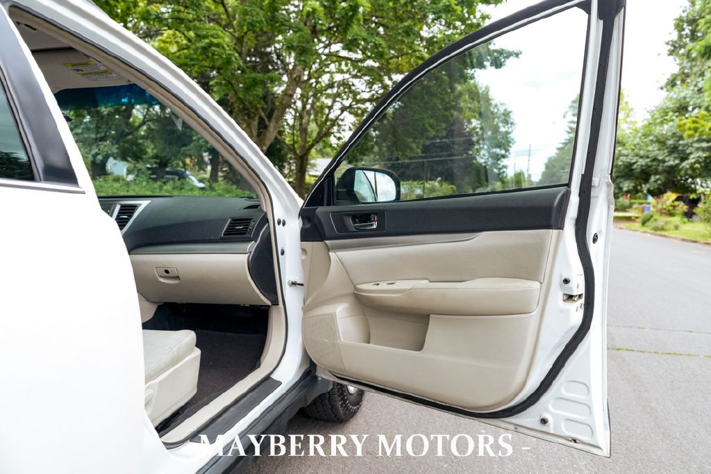 2011 Subaru Outback Image 18