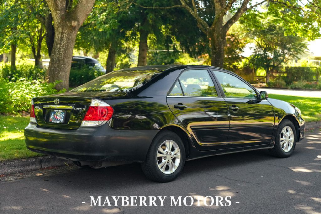 2005 Toyota Camry Image 2