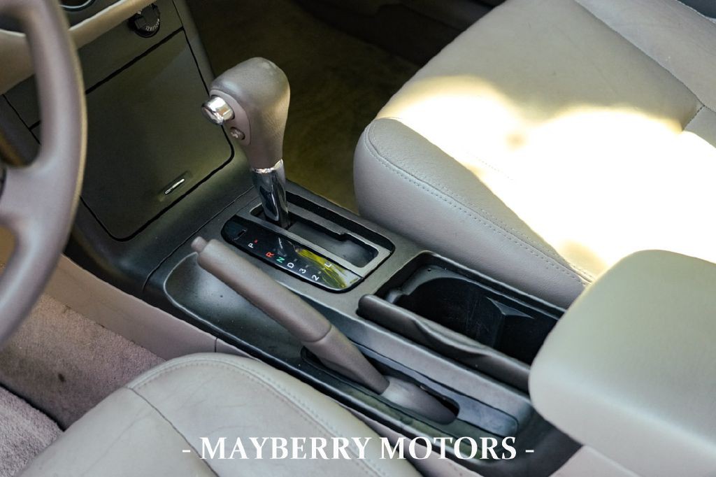 2005 Toyota Camry Image 10