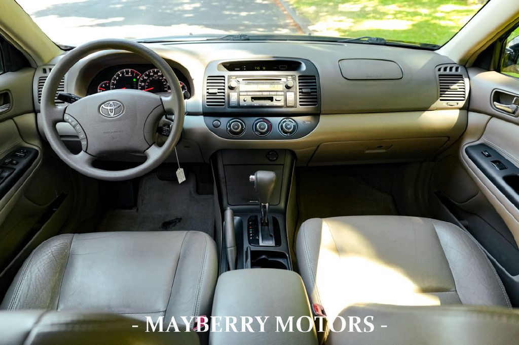 2005 Toyota Camry Image 21