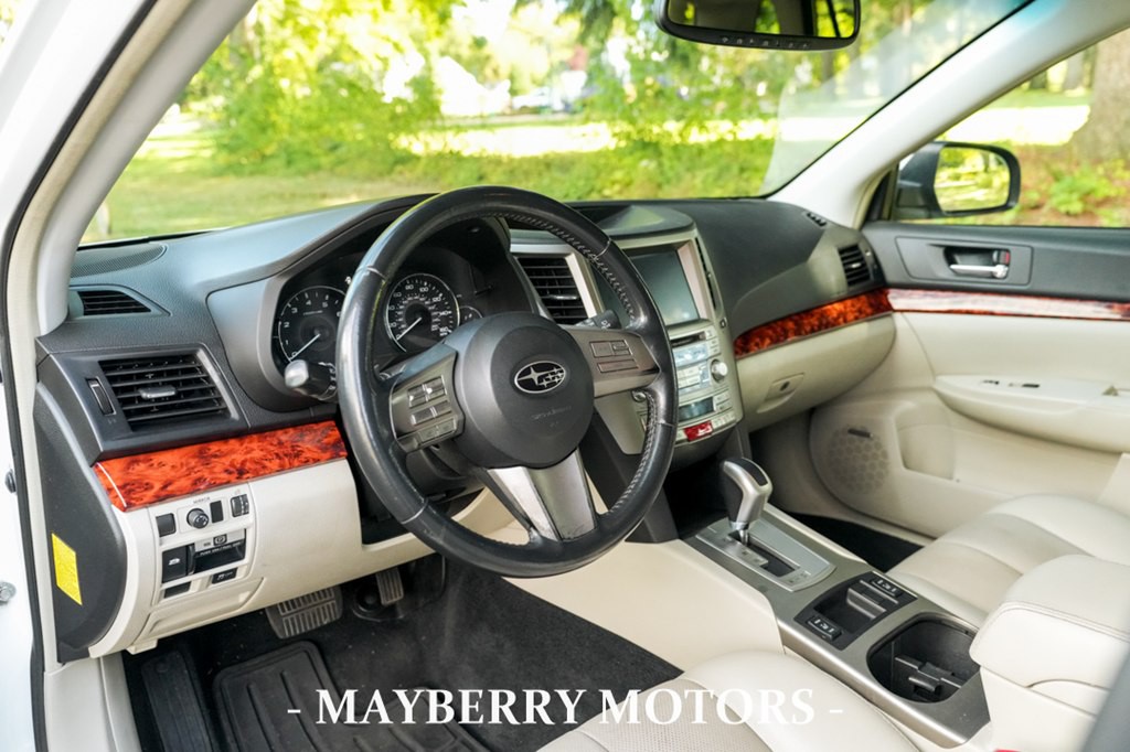 2011 Subaru Outback Image 9