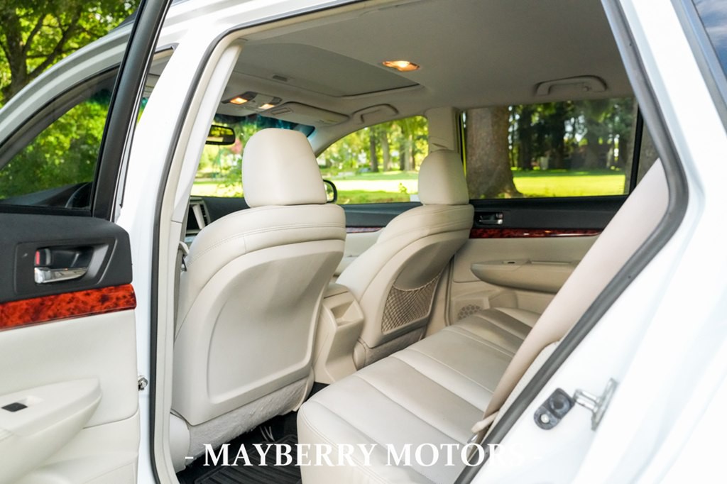 2011 Subaru Outback Image 13