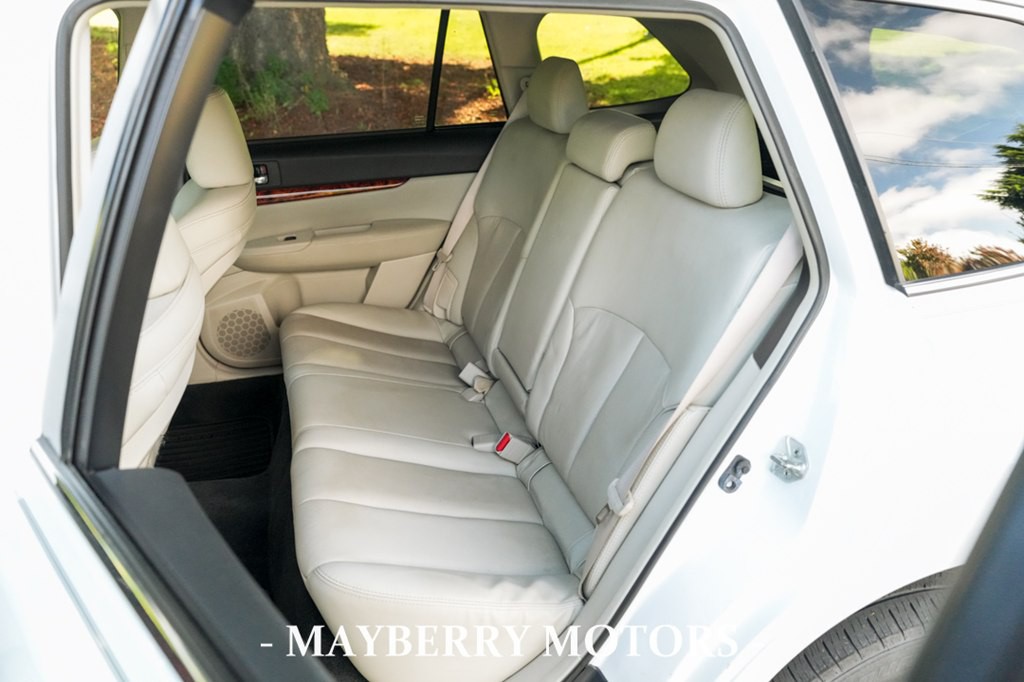 2011 Subaru Outback Image 14