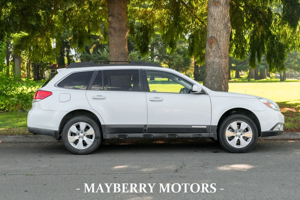 2011 Subaru Outback Image 17