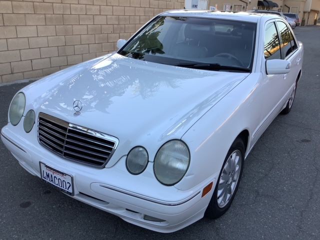 2000 Mercedes-Benz E-Class Image 3