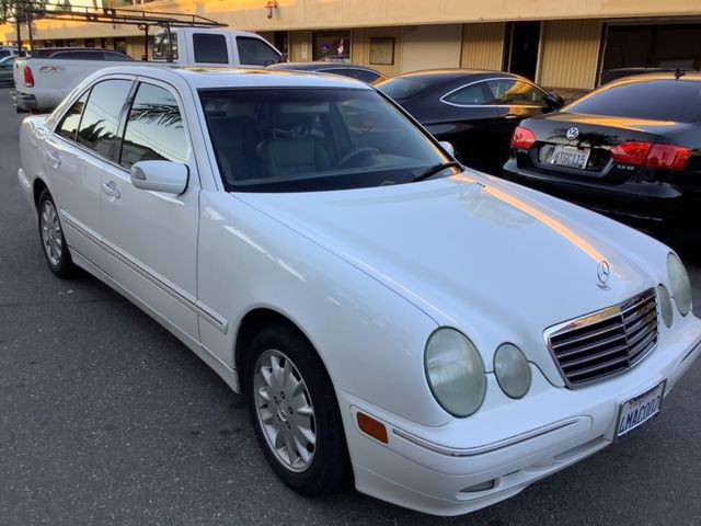 2000 Mercedes-Benz E-Class Image 4