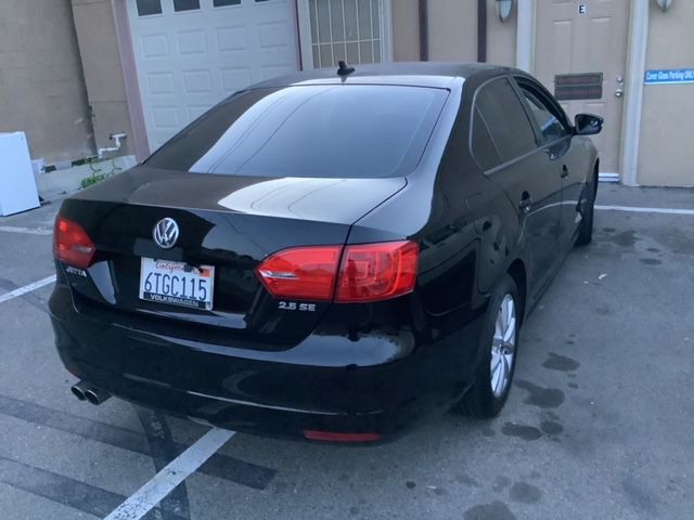 2012 Volkswagen Jetta Image 2