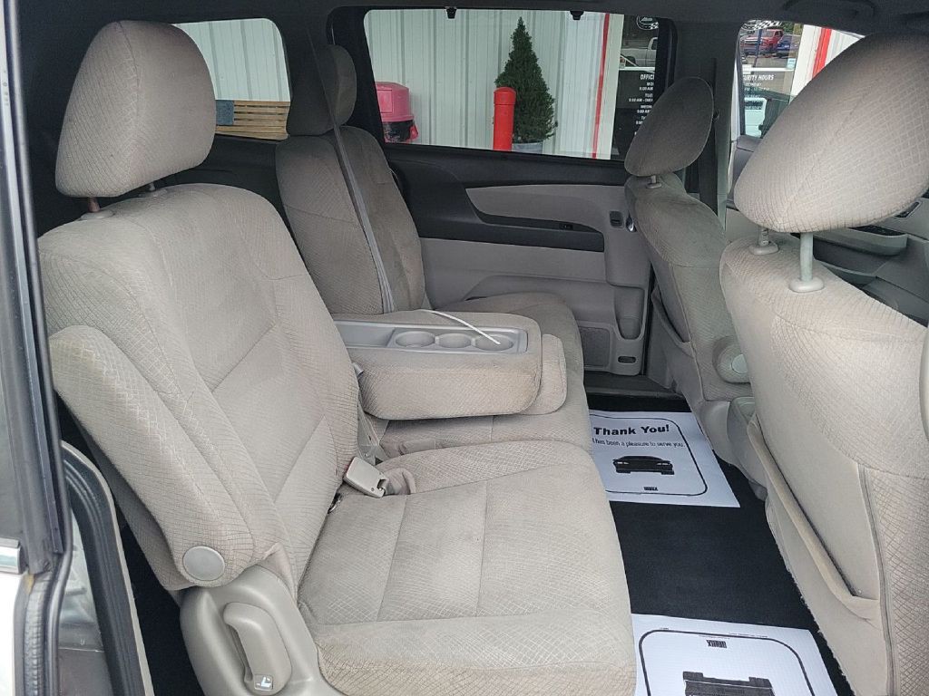 2015 Honda Odyssey Image 2