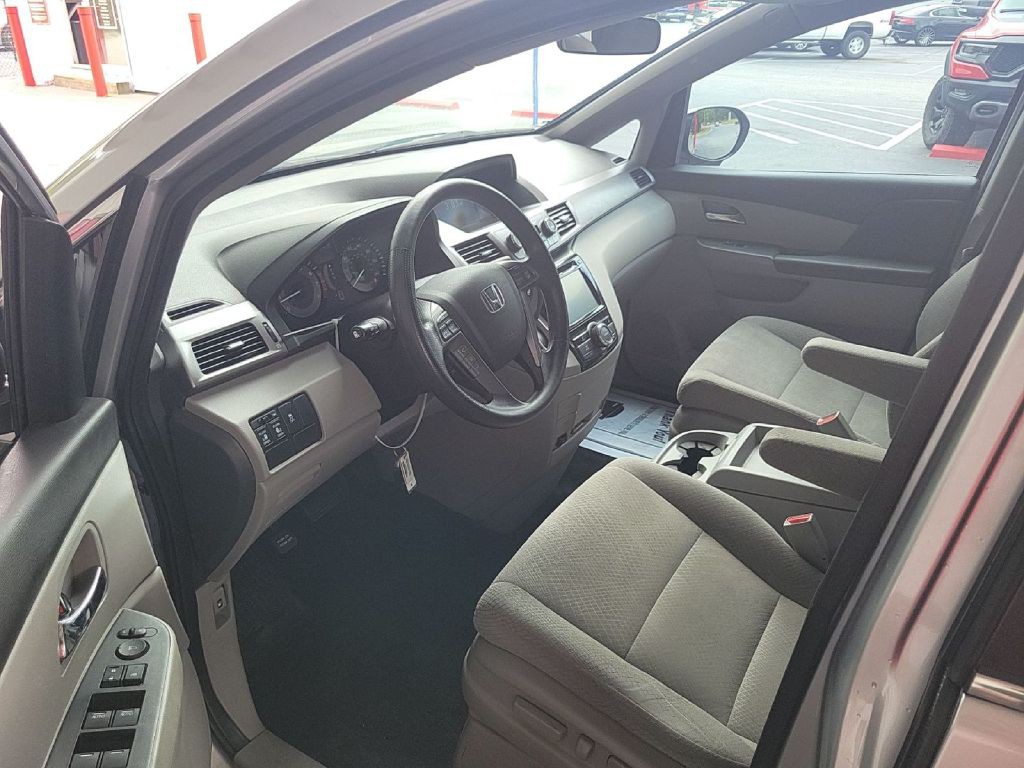 2015 Honda Odyssey Image 4