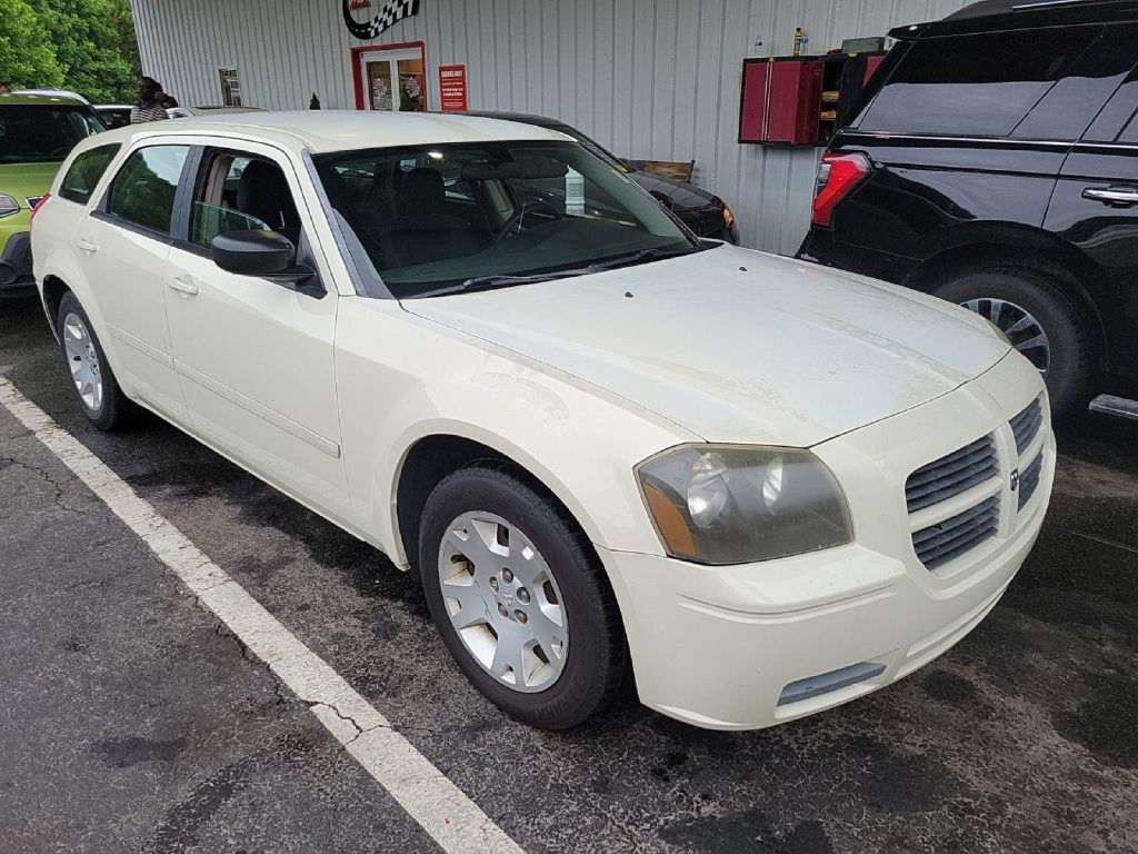 2005 Dodge Magnum Image 4
