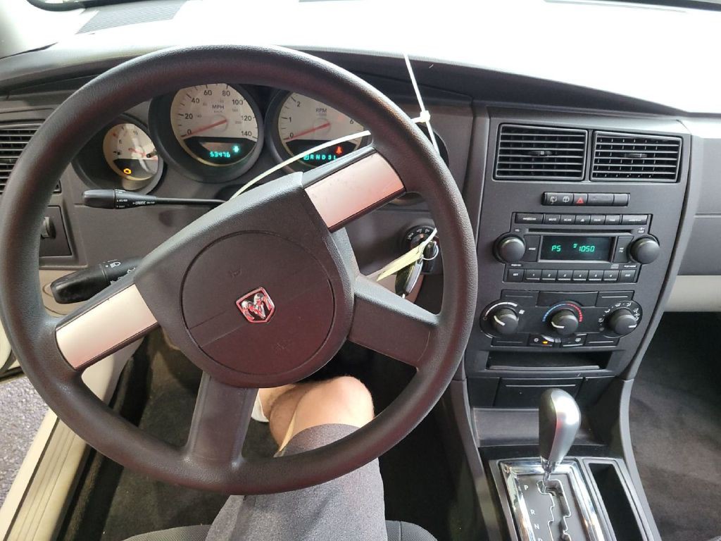 2005 Dodge Magnum Image 6