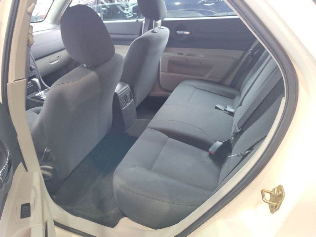 2005 Dodge Magnum Image 9