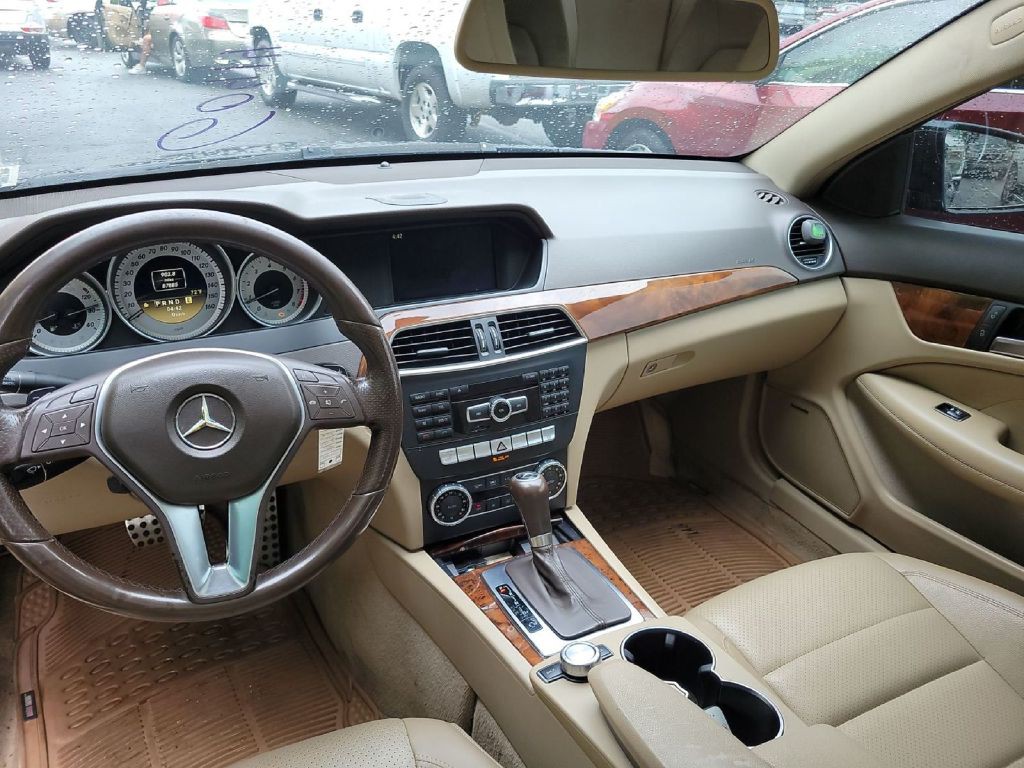 2012 Mercedes-Benz C-Class Image 3