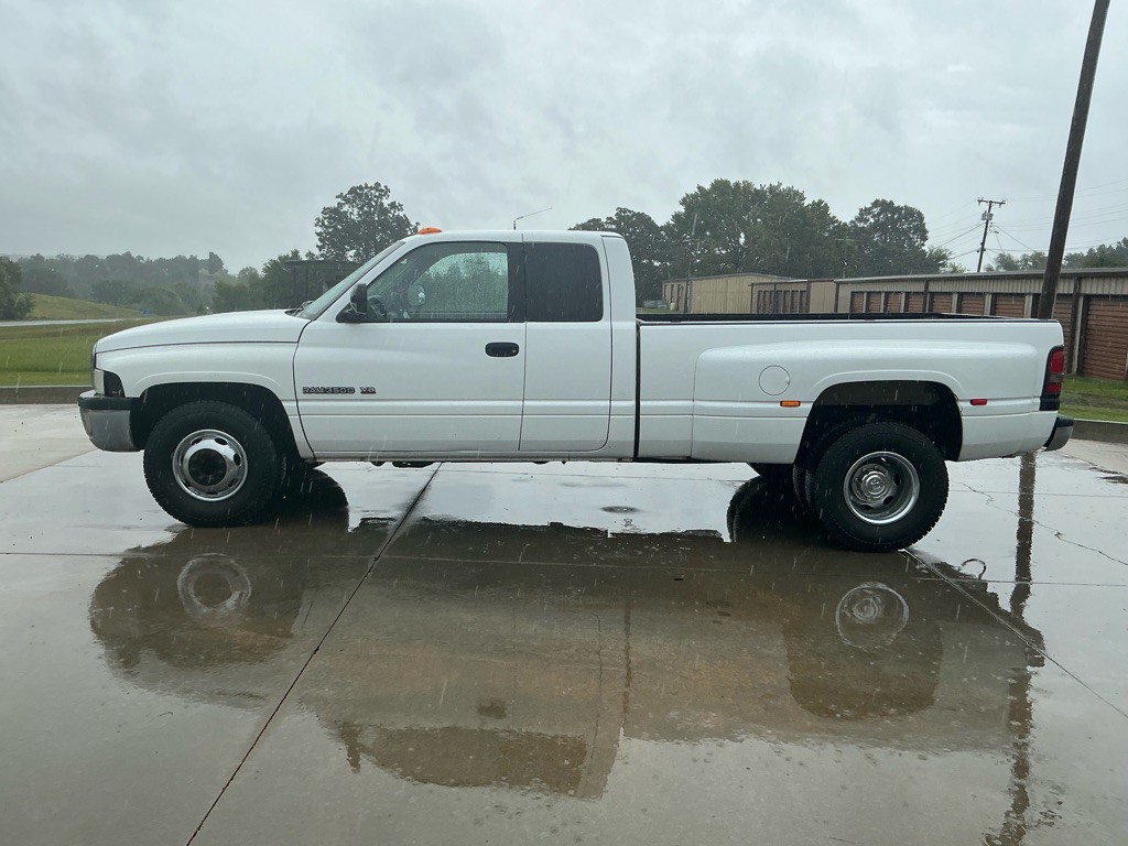 2001 Dodge Ram 3500 Image 2