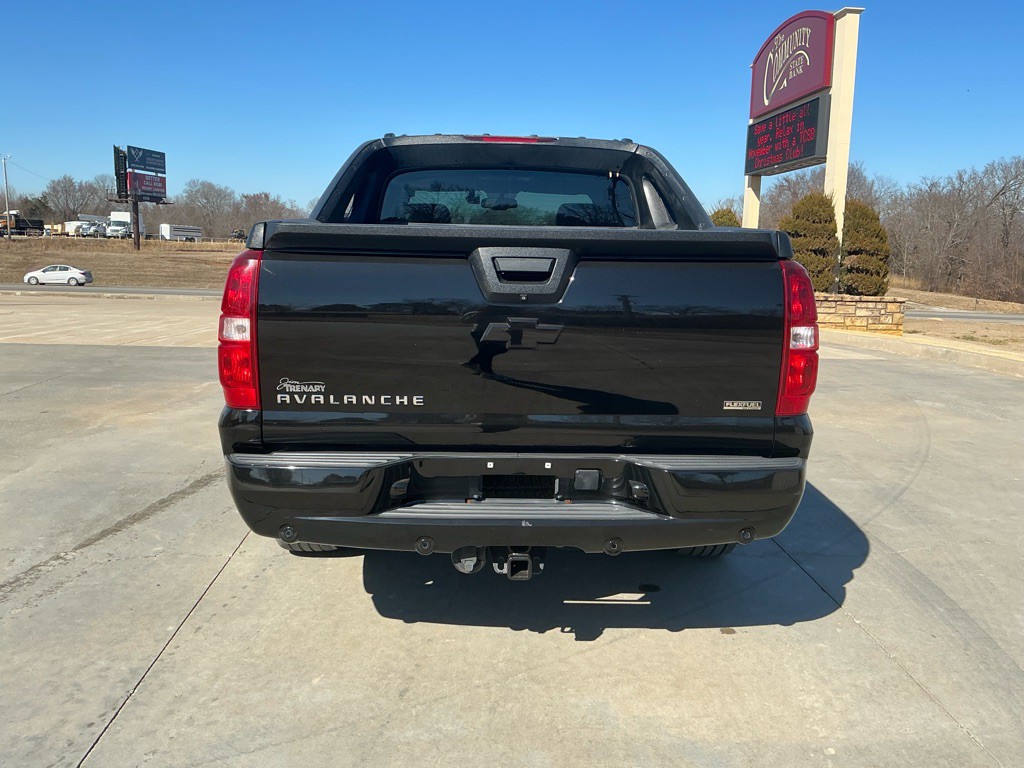 2010 Chevrolet Avalanche Image 4