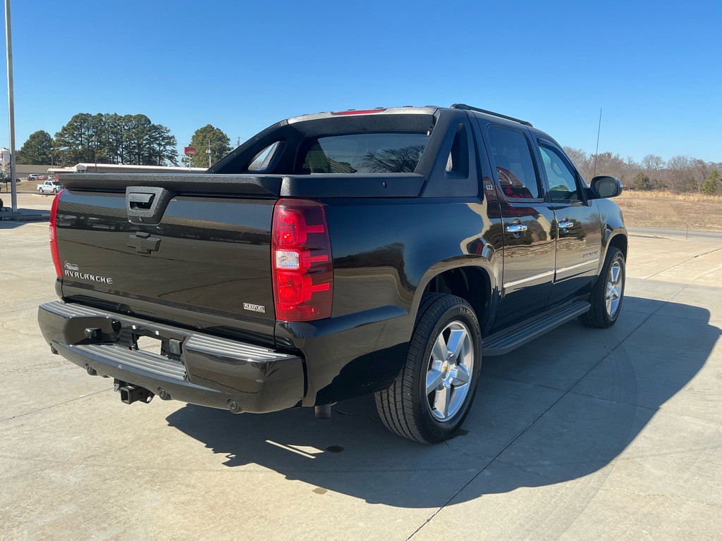 2010 Chevrolet Avalanche Image 5