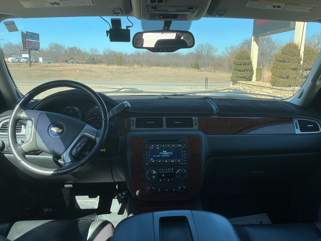 2010 Chevrolet Avalanche Image 11