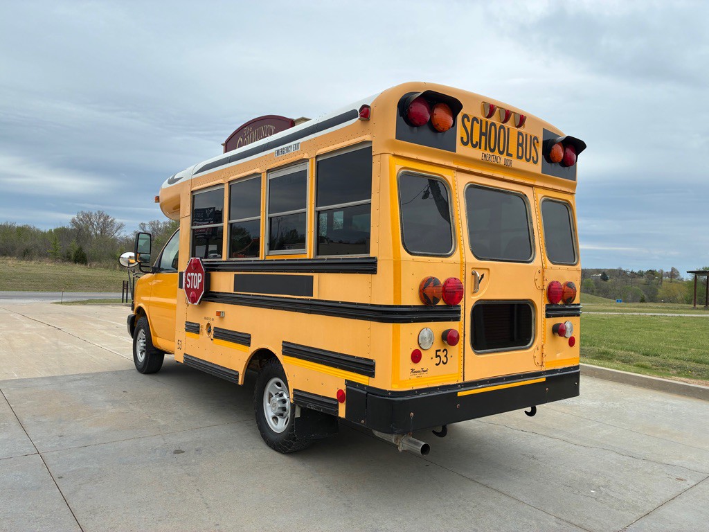 2008 Chevrolet Express Image 3