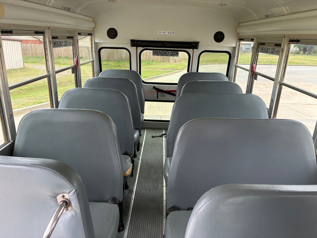 2008 Chevrolet Express Image 9