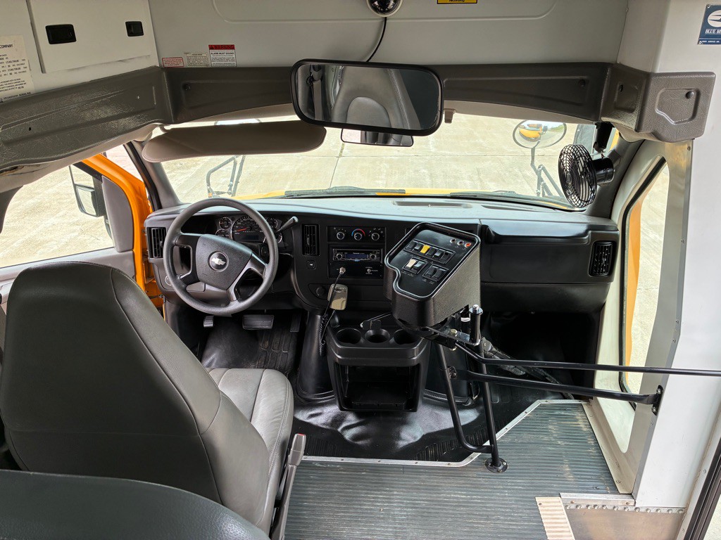 2008 Chevrolet Express Image 10