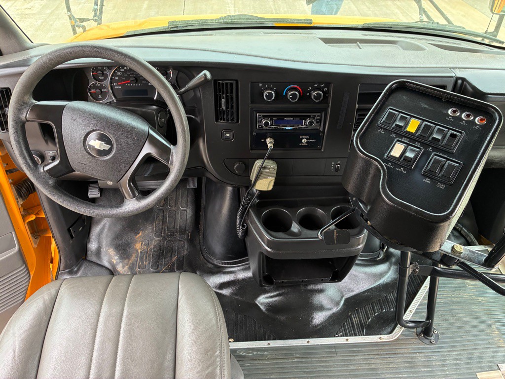 2008 Chevrolet Express Image 11