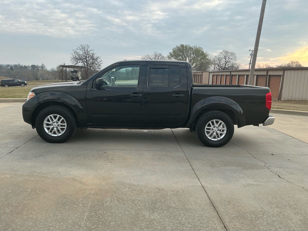 2017 Nissan Frontier Image 2